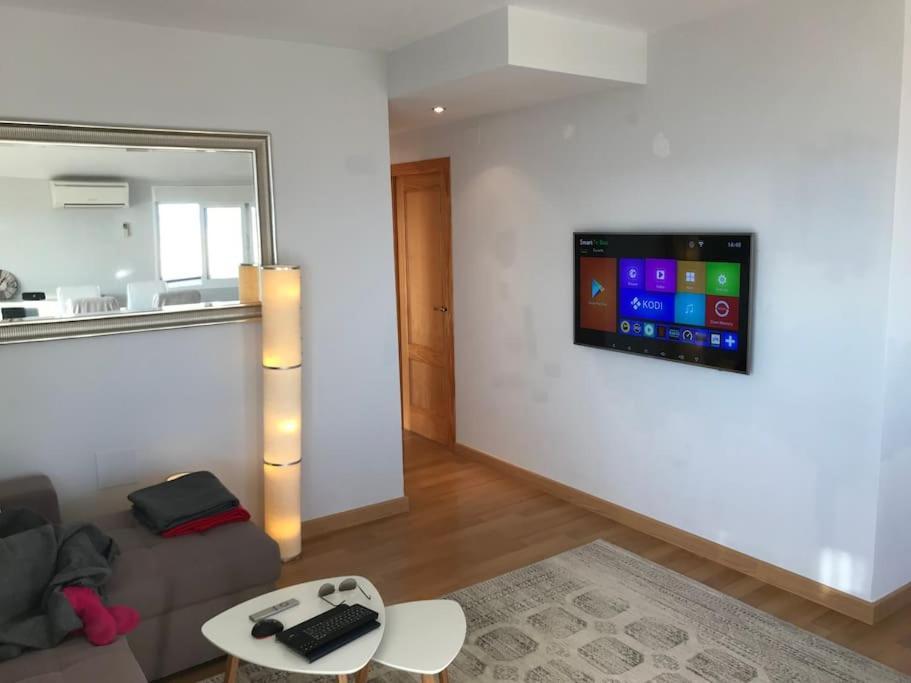Carvajal, 2-bedroom Sea View Penthouse Appartement Fuengirola